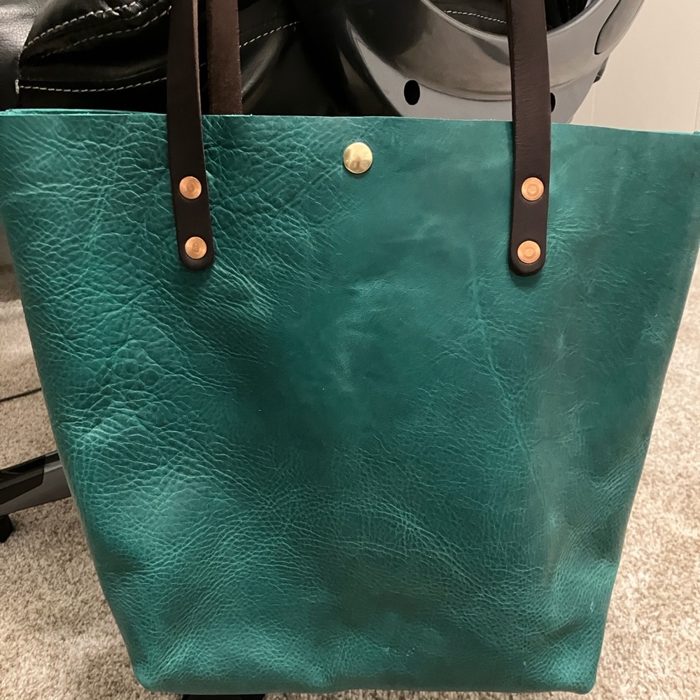**BIG DISCOUNT!!** EUC Full Size Teal Kodiak Tote w/ 11” handles FOR SALE - Picture 2 of 8